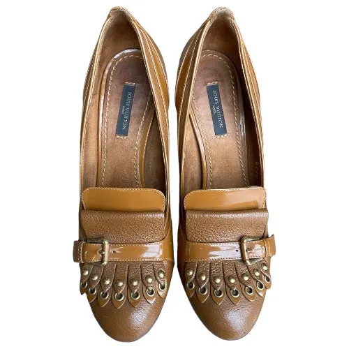 LOUIS VUITTON Balmoral Brogue Brown Leather Fringe Pumps, Size 38.5