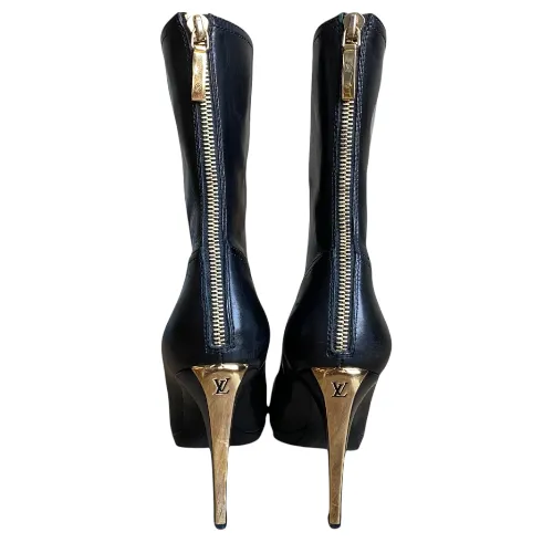 LOUIS VUITTON Black Leather Gold Logo Zip & Heel Pointed Toe Ankle Boots, 39.5