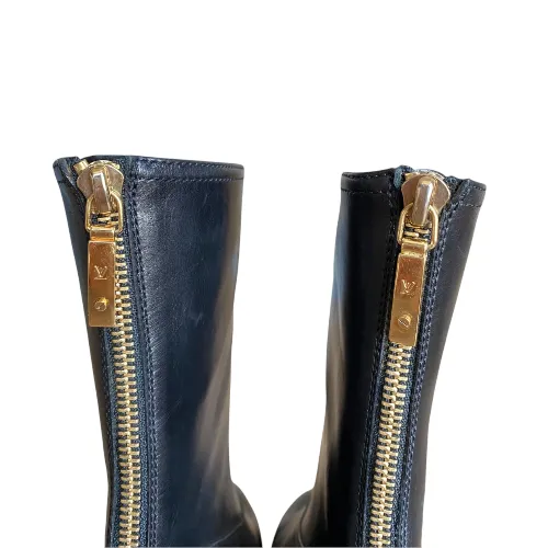 LOUIS VUITTON Black Leather Gold Logo Zip & Heel Pointed Toe Ankle Boots, 39.5